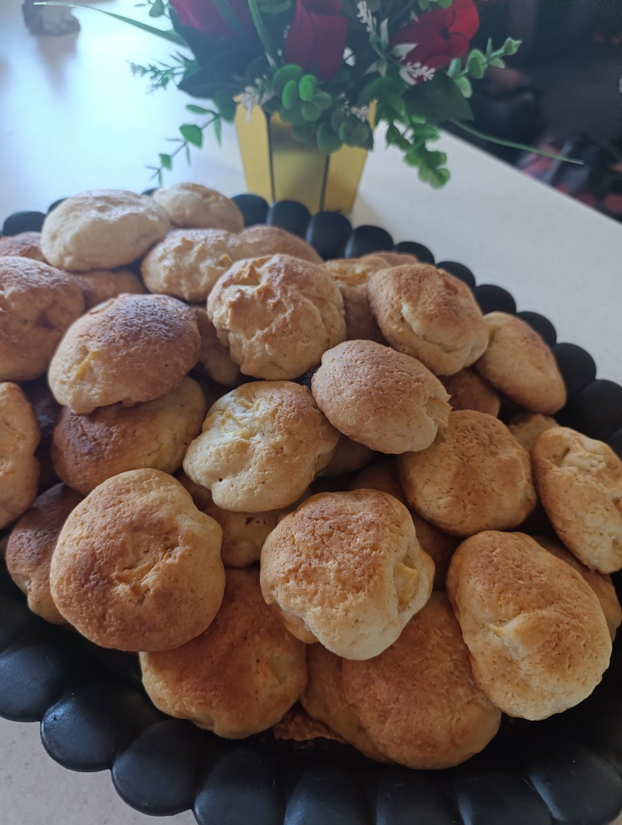 Yasahebalzaman6's tweet photo. سلام کوکی سیب پخیدم 😍
فردا مراسم بزرگداشت شهدایی داریم تو پارک 🥺

خوب شده؟!!! https://t.co/zY2M4VyBdF