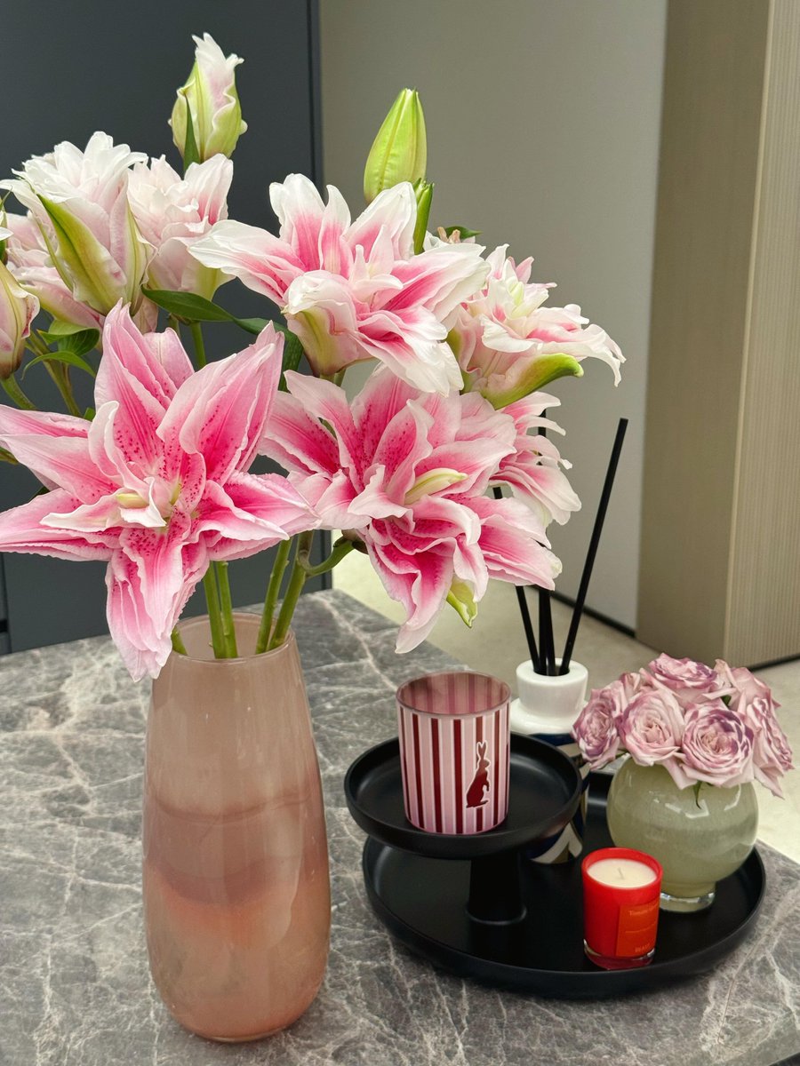 Chen_AlphaAim's tweet photo. Flowers possess a beautiful power that heals everything. https://t.co/ForwneF2EF