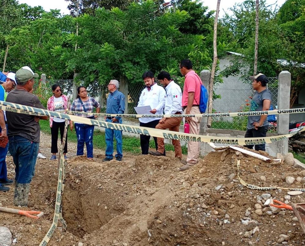 CapitalIVer's tweet photo. Supervisa #CAEV sistema de abastecimiento de agua en Tempoal

@GobiernoVer

https://t.co/EnA2DJl2Vn https://t.co/uIgHSUh5X4