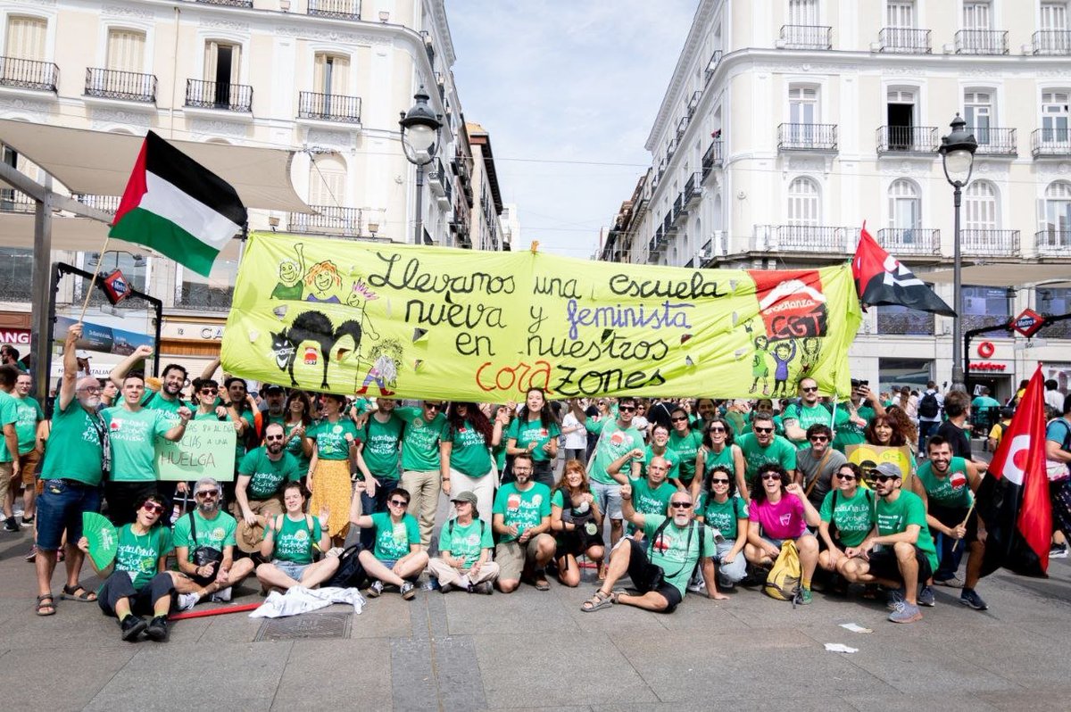 CGTMadrideduc's tweet photo. Tras el enorme éxito de la mani de hoy...

🟢✊🏽 14 de octubre, HUELGA INDEFINIDA 💥💥 https://t.co/DhNfclMCXq