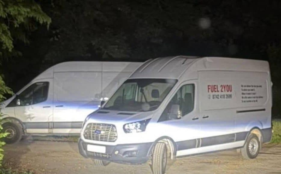 MarioNawfal's tweet photo. 🚨🇬🇧🇺🇸 The UK and U.S. have a local farmer to thank for alerting police to a potential terrorist attack...

She was driving home from a party, when she spotted what appeared to be 3 abandoned white vans.

They were blocking a country road.

She turned her car around in confusion and then spotted them:

Men in BALACLAVAS headed in the direction of the U.S. air base RAF Fairford in Gloucestershire, UK.

She sped away and called the authorities; the masked men were apprehended within 25 mins...

INCREDIBLE!! 👏

Source: The Telegraph / Writer: Marie
