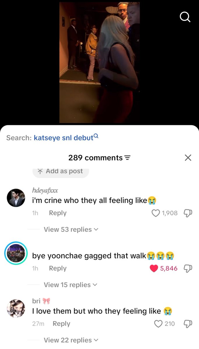 YURI_GAGarin21's tweet photo. Hating on them for walking. The misogyny y'all have towards these women needs to be studied https://t.co/RBDuLCBt0o