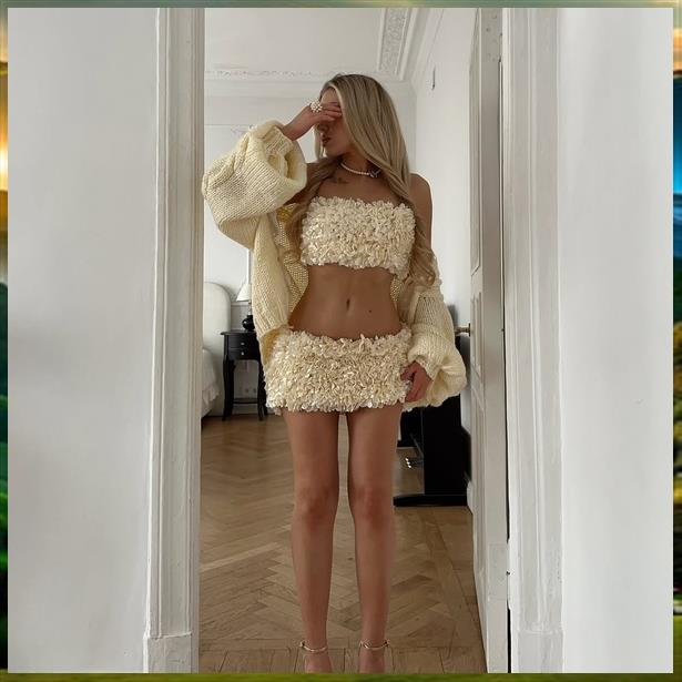 CoreyJa35966508's tweet photo. savrulmak Whats^^^App İletişim: 0535.248.90.86 Senin olduğun yerde gözler başka yere gitmiyor. 💋✨ #İstanbul #Ataşehir #İçerenköy https://t.co/NmAGWSj0d6 https://t.co/6H60btsnEq