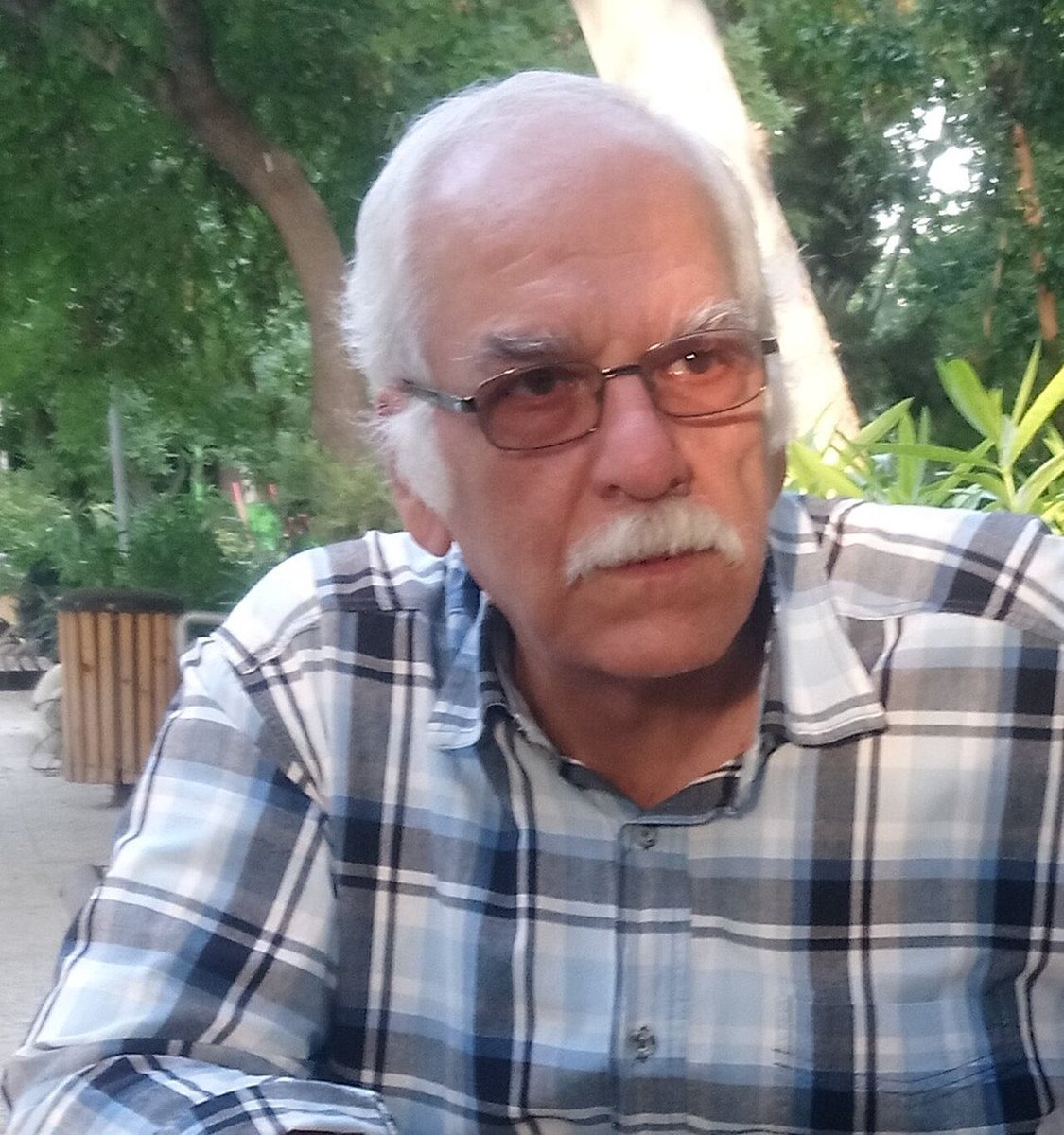 nejatbahrami's tweet photo. این حیوان که درباره خیزش مردم در دی‌ماه چنین کثافاتی از ذهنش ترشح کرده، عضو کانون نویسندگان ایران است. مجمع تریاکی‌ها و ضدمیهن‌ها و جاسوسان شوروی، البته با استثناهایی انگشت‌شمار! https://t.co/G8lvb8mxHQ