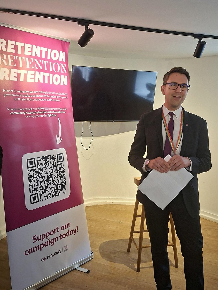 CommunityUnion's tweet photo. We rounded off our #RetentionRetentionRetention launch with a speech from Community rep and NEC member Gareth Cox. Gareth spoke with passion on his experiences in the teaching profession, and the importance of recruiting and retaining the teachers of tomorrow 💪 https://t.co/Y7jnhc6vQQ