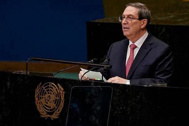 FMC_Cuba's tweet photo. 🇨🇺| Canciller cubano, Bruno Rodríguez Parrilla, denuncia en ONU. El impacto de un cerco tan férreo y despiadado tiene rostro humano, la guerra económica se dirige contra el pueblo, cae sobre la población cubana en su conjunto, cobra vidas, provoca dolor.
#CubaNoEsUnaAmenaza https://t.co/eTrbkOHVPh