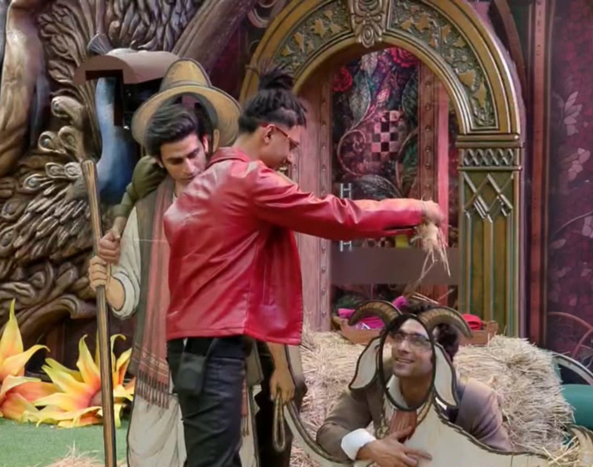 wxyogesh01's tweet photo. #YungDSA cooked ullu and bakri both here !!

#YungDSA #BigBoss20 #BB20 #RagilArmy https://t.co/1ujCEujGVH