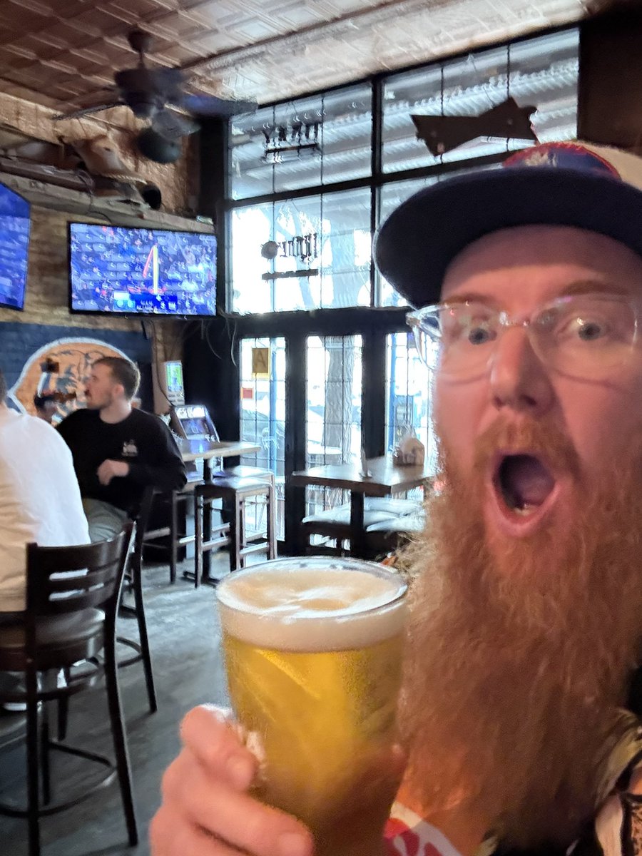 NflStraya's tweet photo. 100% beats the 3am wake up 😂😂🍻🍻#nfl #NFLaustralia https://t.co/NvDJQsw3vD