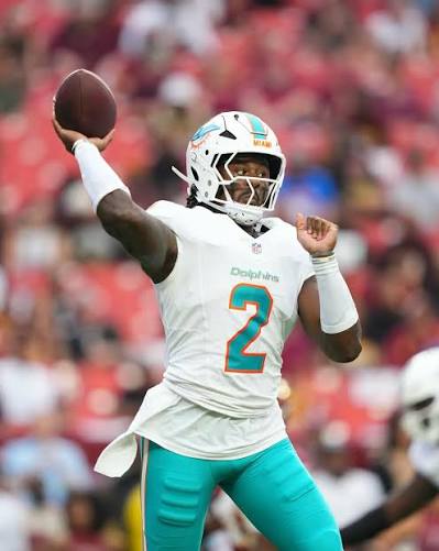 markd321's tweet photo. Malik "Peter Tom" Willis looking good so far. The young Dolphins come up short on 4th down. Chiefs take control near mid-field up 14 - 7.
#ChiefsKingdom #Chiefs #Dolphins #JoshAllen #Kelce #Mahomes #TaylorSwift #MalikWillis #Honduras https://t.co/VN7bq1AMex