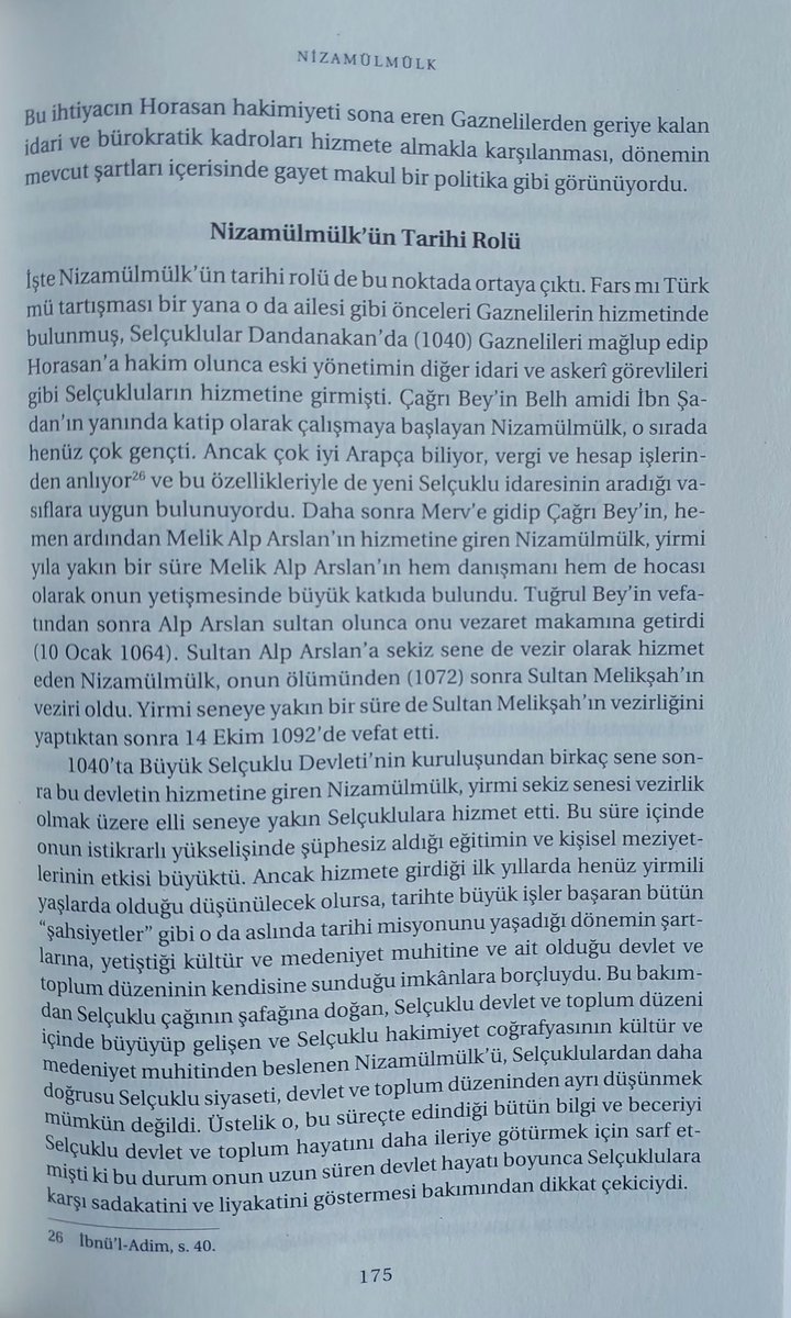 Fuat0renc's tweet photo. Biraz erken bir kanaat olabilir belki ama Nizamülmülk kitabı Erkan Hocanın ustalık eseri olmuş gibi geldi bana. Kitabın içeriğinin doluluğu bir yana son derece titizlikle oluşturulmuş metodolojik bir kurgu var. Her aşamada okuyucu düşünülmüş.
Tebrikler
@erkangoksu1 
@KronikKitap https://t.co/IatDoxDPEo