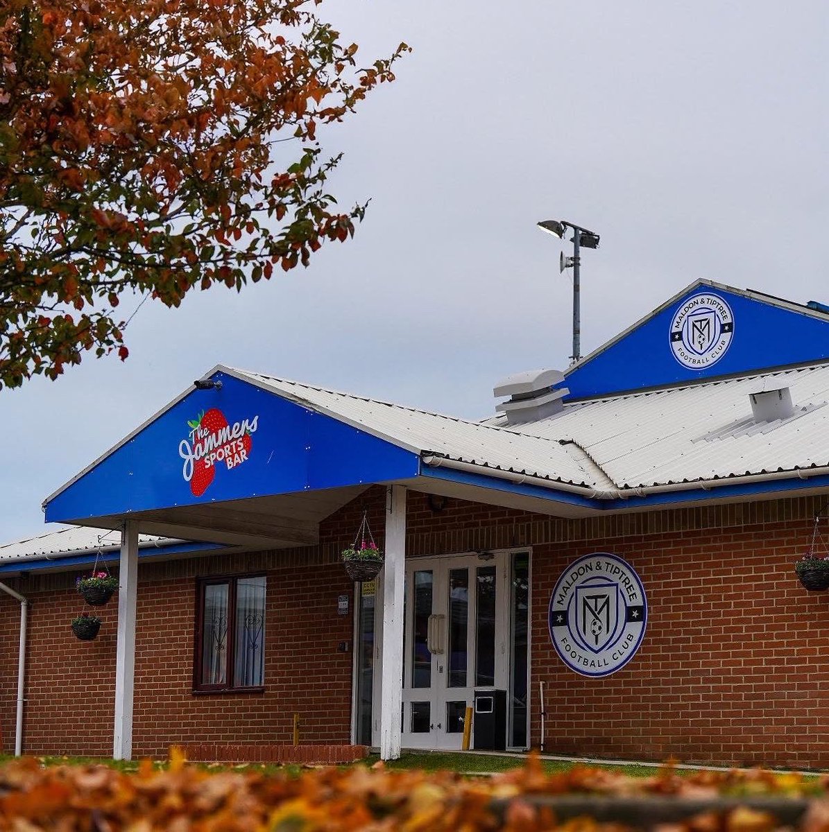 MaldonTiptreeFC's tweet photo. The Jammers Sports Bar is open 7 days a week as of 28 September, with new opening hours plus bookings available for parties, corporate events and gatherings.

Full details here: https://t.co/ZxU99SfRsK

Email events@maldontiptreefc.com to register your event and our team will be in contact! 🍓