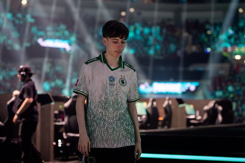 1lukzkata281's tweet photo. No matter how this tournament ends, Peterbot is still the best player of all time https://t.co/mluMQTdqN2
