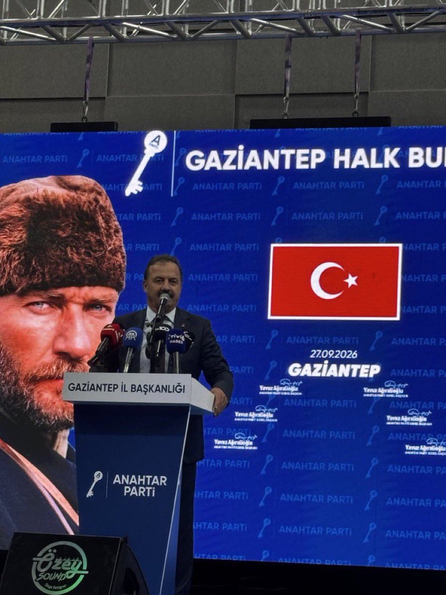 avtolgaakalin's tweet photo. Gaziantep Kamil Ocak spor salonunda il başkanlığımız tarafından tertip edilen ve Genel Başkanımız Sn Yavuz Ağıralioğlu’nun katılımı ile gerçekleşen “Halk Buluşması” yüksek bir coşkuya sahne oldu. 

Başta il başkanımız @ymmmuratuzumcu olmak üzere iki günlük programı yüksek bir profesyonellikle hazırlayan ve iktidar hedefi olan bir partiye yakışır şekilde gerçekleştiren; parti üst yöneticilerimize ilçe başkanlarımıza il ve ilçe yöneticilerimize ve destek veren diğer il ilçe başkanlarımız ile partililerimize canı gönülden teşekkürlerimizi sunuyorum.