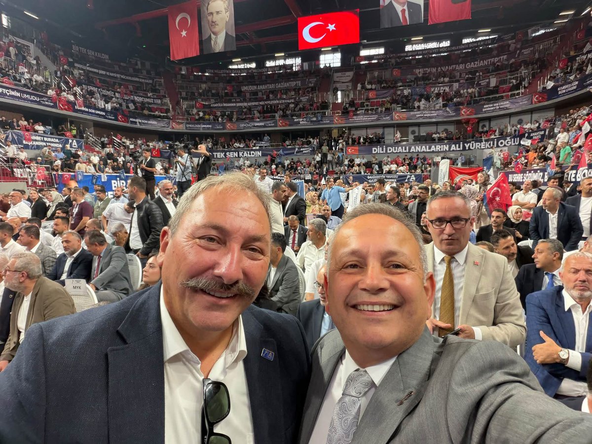 avtolgaakalin's tweet photo. Gaziantep Kamil Ocak spor salonunda il başkanlığımız tarafından tertip edilen ve Genel Başkanımız Sn Yavuz Ağıralioğlu’nun katılımı ile gerçekleşen “Halk Buluşması” yüksek bir coşkuya sahne oldu. 

Başta il başkanımız @ymmmuratuzumcu olmak üzere iki günlük programı yüksek bir profesyonellikle hazırlayan ve iktidar hedefi olan bir partiye yakışır şekilde gerçekleştiren; parti üst yöneticilerimize ilçe başkanlarımıza il ve ilçe yöneticilerimize ve destek veren diğer il ilçe başkanlarımız ile partililerimize canı gönülden teşekkürlerimizi sunuyorum.