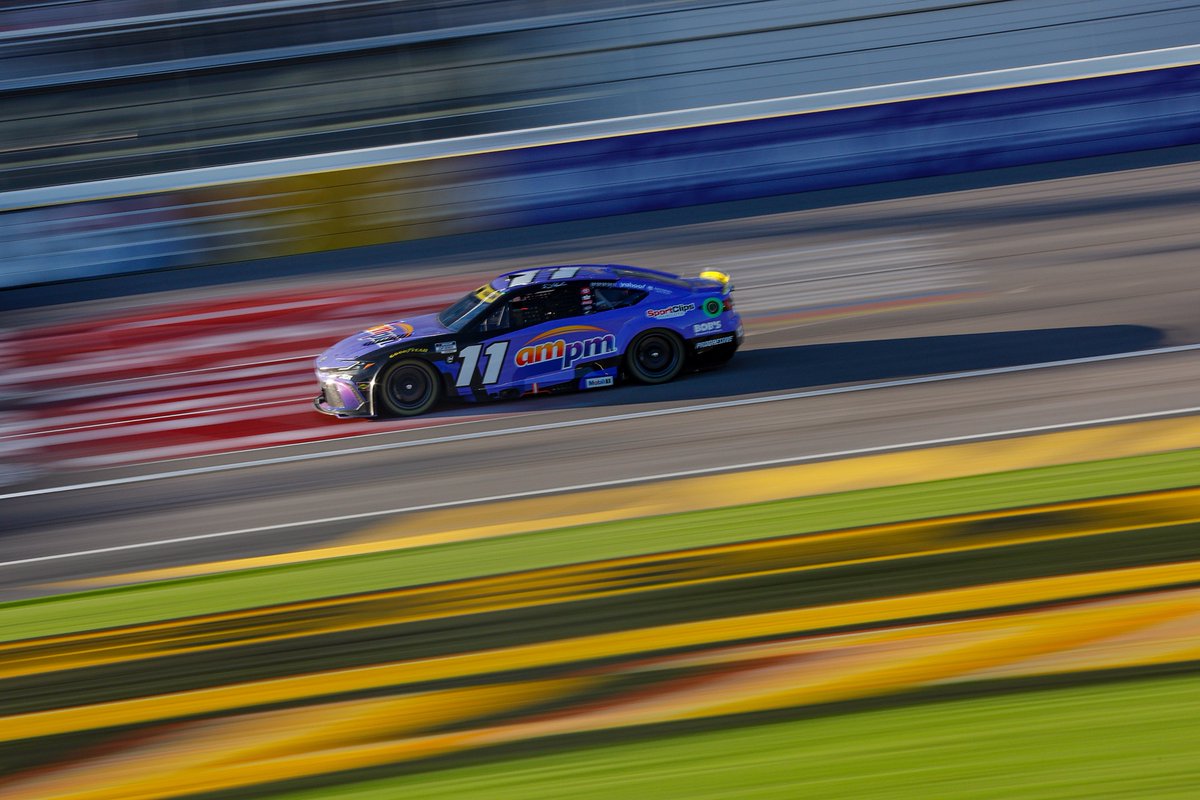 WhoisSkid's tweet photo. i cant explain why but nascar racing during the fall is a vibe https://t.co/UMo93ssJg5