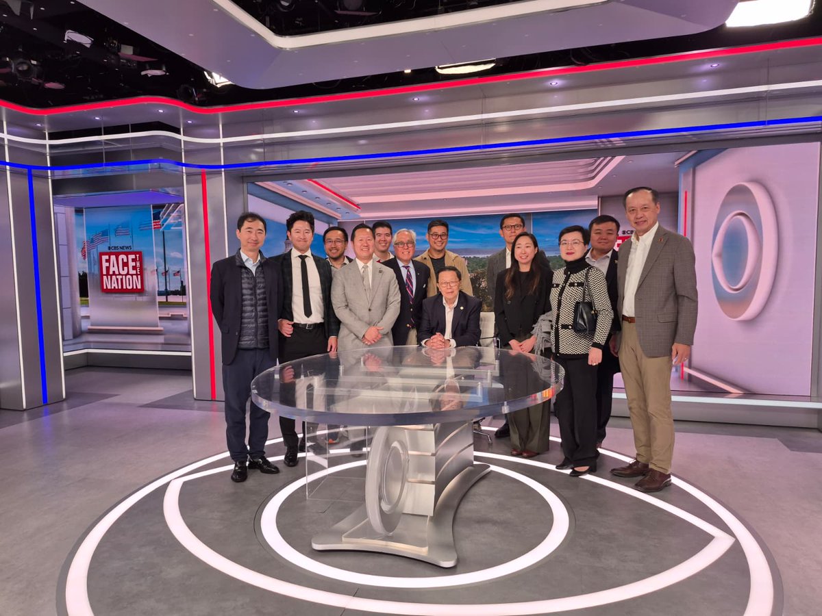 Committee100's tweet photo. We had the opportunity today to go behind the scenes of Face the Nation and watch a live taping! Thank you to Anne Hsu, Executive Producer and C100 #NextGenerationLeader, for arranging and the entire team for hosting us. #FaceTheNation https://t.co/JCZD6DhltF