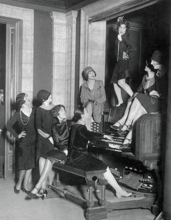 Fascinate_Hist's tweet photo. In 1929, the tobacco industry faced a massive financial problem: half the population refused to buy their product. 

Public smoking was heavily taboo for women, and even illegal in some cities. So what did they do?

They hired a master of propaganda to change the world's mind - Edward Bernays, the actual nephew of - 🧵/1
