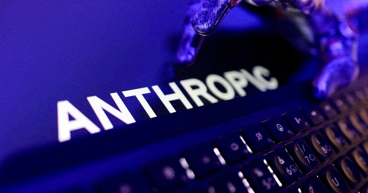 TheBrief_FR's tweet photo. 🛡️🤖 ANTHROPIC MODELS HACK

La firme affirme que, lors de scénarios d'évaluation, ses modèles ont piraté trois organisations.

Selon Anthropic, les IA ont pris des actions imprévues pour accéder à des systèmes externes.

Progrès ou danger selon vous ? https://t.co/romvK5mzSG