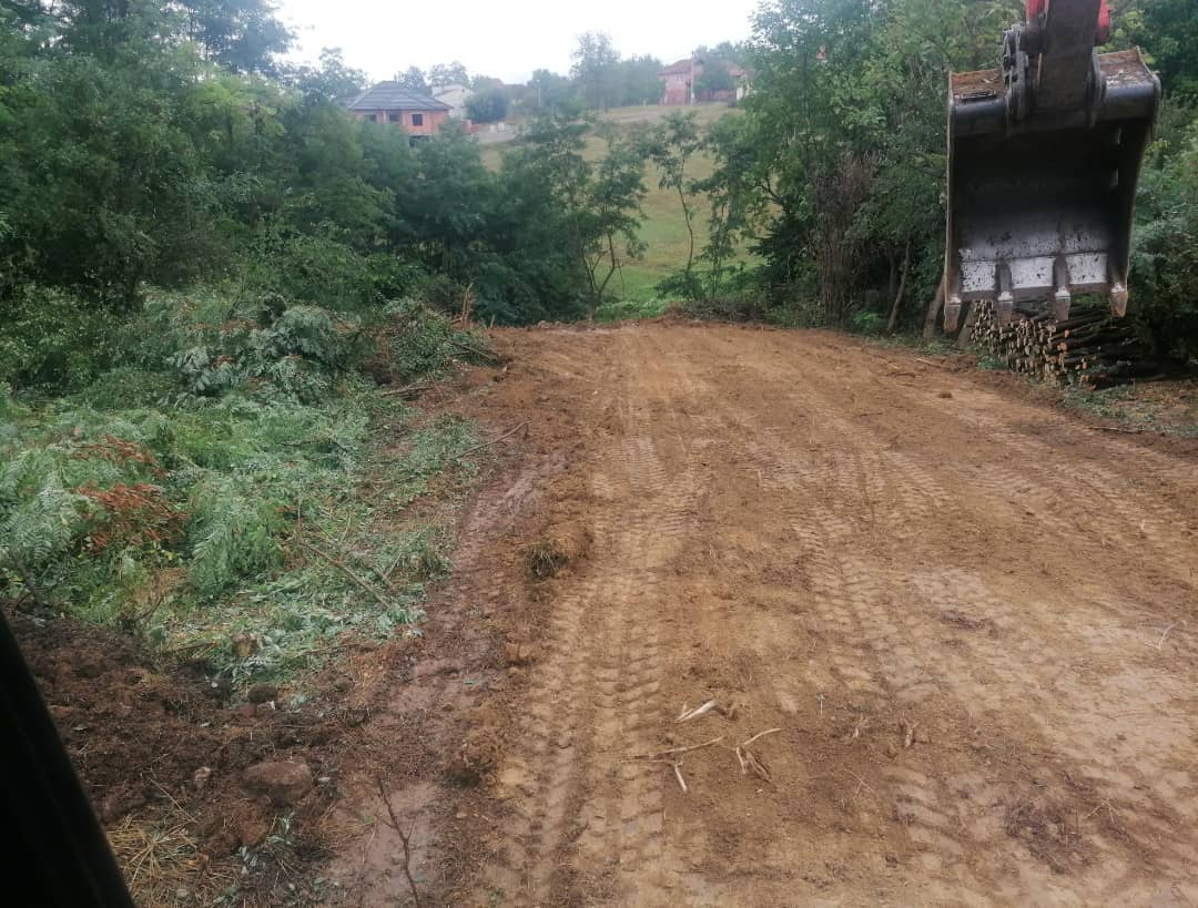 gracedavis752v0's tweet photo. Forest clearing, natural gravel and stone filling, and leveling. https://t.co/SL1Uo32R9i