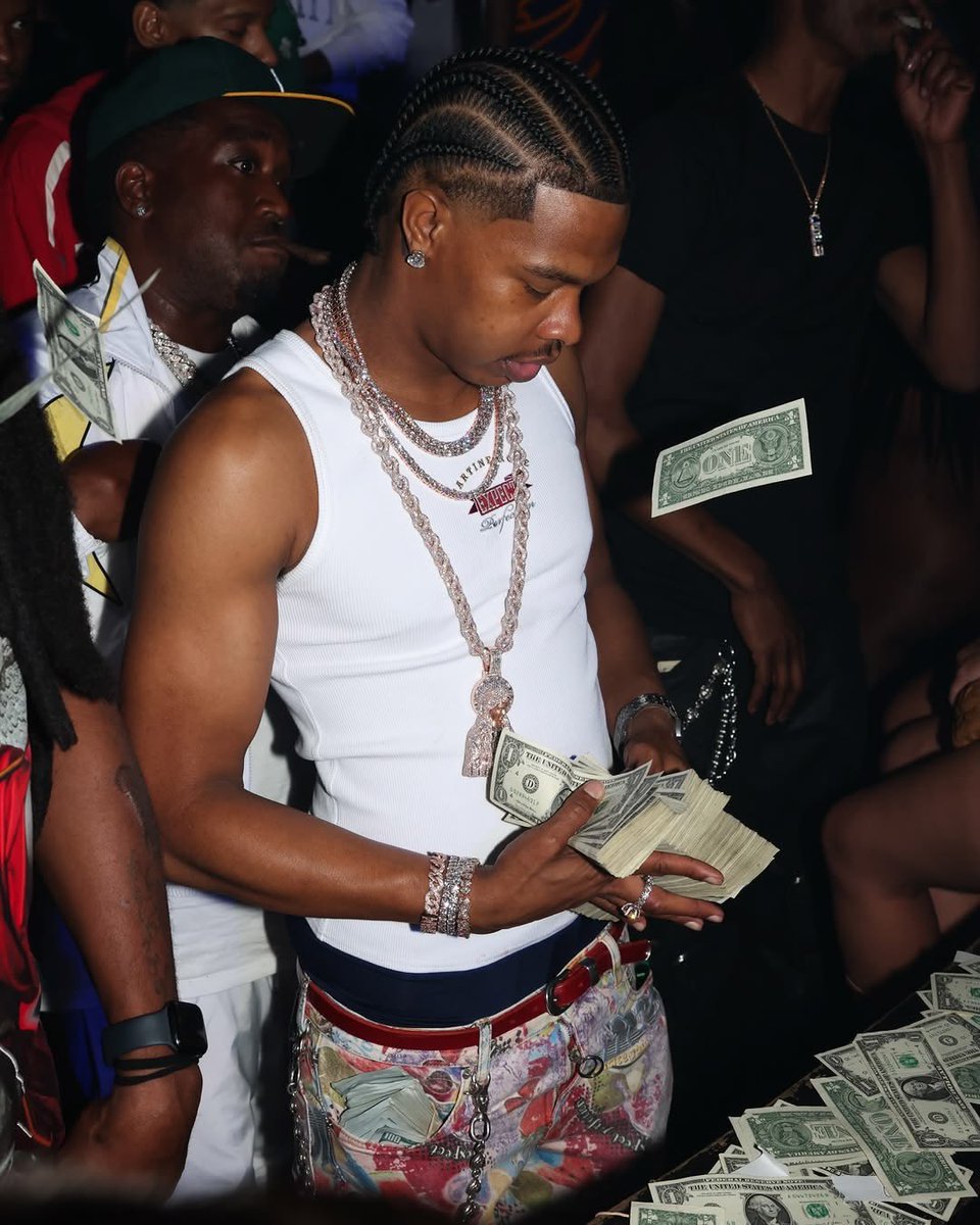realwick_'s tweet photo. Lil Baby having no tattoos is such a big shock, especially with his type of lifestyle https://t.co/uvhLHABJj3