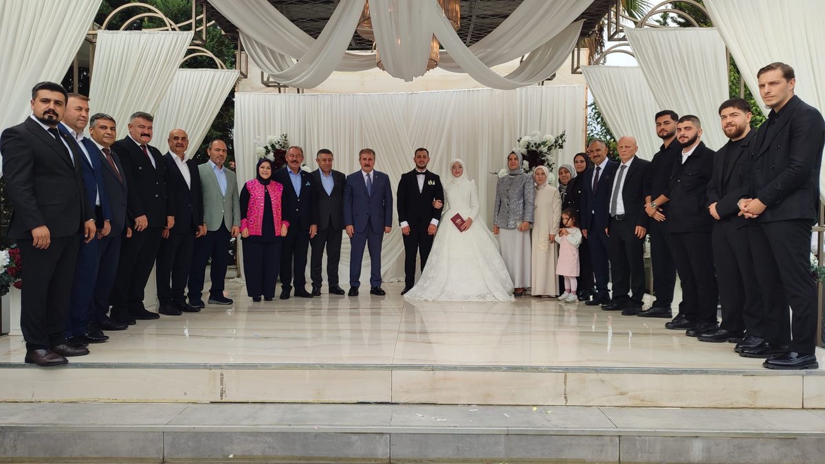 bbpdenizli's tweet photo. Sayın Genel Başkanımız Mustafa DESTİCİ, İl Başkanımız Selman Yeniçulha Önceki Dönem İl Başkanımız İsmail Karateke’nin kızı Nurseda ile Muhammet çiftinin düğün merasimine katılarak nikâh şahitliğini yaptı. 
Genç çiftimizi tebrik ediyor, bir ömür boyu huzur ve mutluluk diliyoruz. https://t.co/3EGkl0AX9e