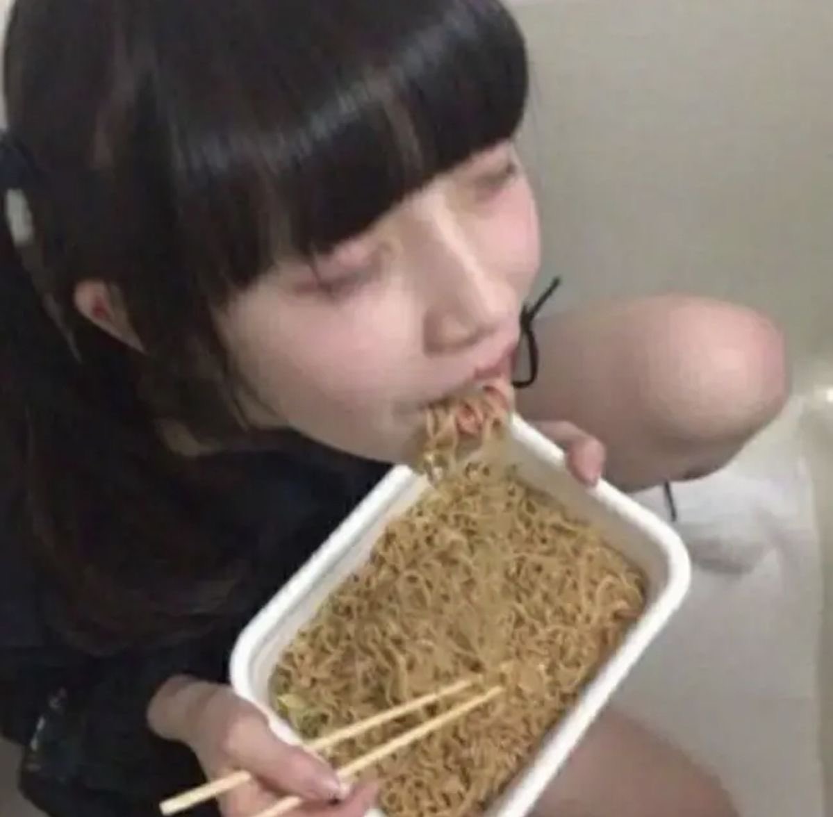 sousukette's tweet photo. It doesn’t even taste good why can’t I stop https://t.co/PPo8SpXFcr