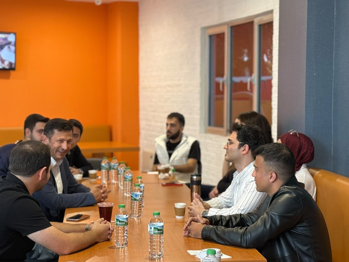 avhamzadag's tweet photo. Tuzla Belediyesi Sosyal Yaşam Merkezimizde gençlerimizle bir araya geldik; onların fikirlerini, beklentilerini ve geleceğe dair umutlarını dinledik.

Ardından Doğu Anadolu ve Güneydoğu Anadolu Bölgeleri Kanaat Önderleri Buluşması’nda kıymetli büyüklerimizle bir araya gelerek gönül bağlarımızı ve istişare kültürümüzü güçlendirdik.

Gençlerimizin enerjisi, büyüklerimizin tecrübesi ve milletimizin güçlü iradesiyle; Türkiye Yüzyılı hedeflerimiz doğrultusunda sahada, milletimizle omuz omuza çalışmaya devam ediyoruz.