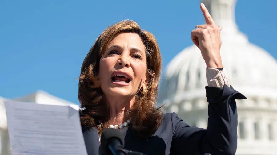 Fla_Pol's tweet photo. .@realDonaldTrump rips into @MaElviraSalazar in flurry of Truth Social posts Saturday

Reporting by @DrewDixon30

#FlaPol

https://t.co/bjW54TmwZz https://t.co/TR958NNPD7