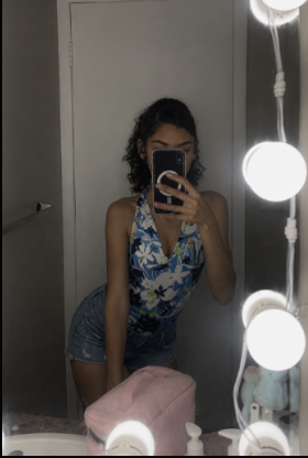 Kirstencof26322's tweet photo. its pretty hot here, might need to undress😋

#purpleport #girls #dm #chaturbate #seller #live https://t.co/hjhDJXXyey