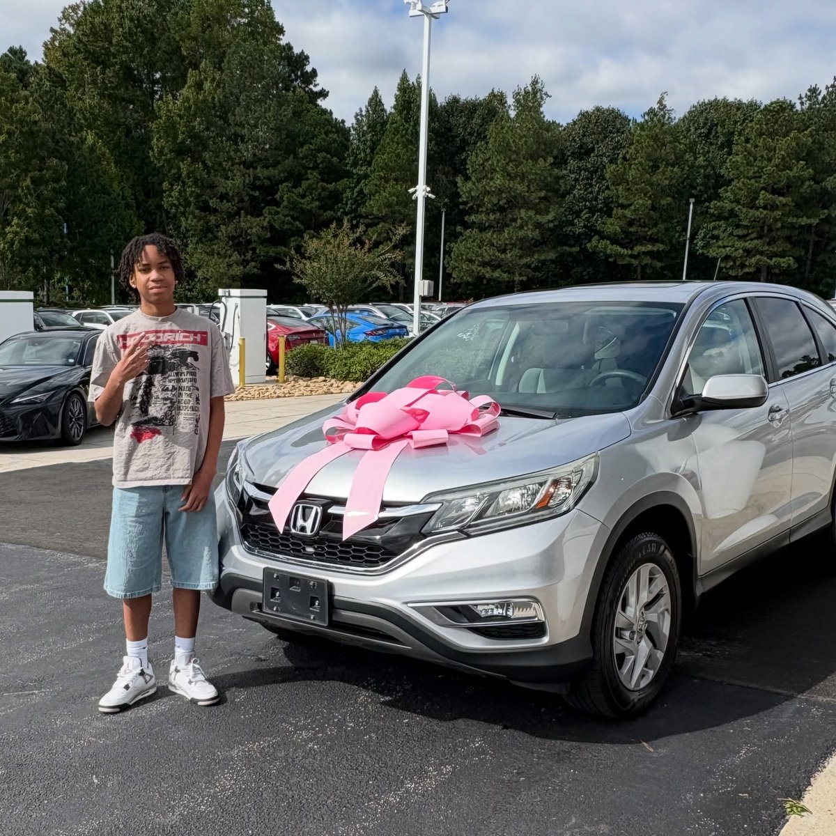 isdoreTech's tweet photo. Bro turned 16 and got a whole new car from mom. 🚗 

What did you receive from your mom on your 16th birthday? 😂 https://t.co/XkKJnv4Pvq