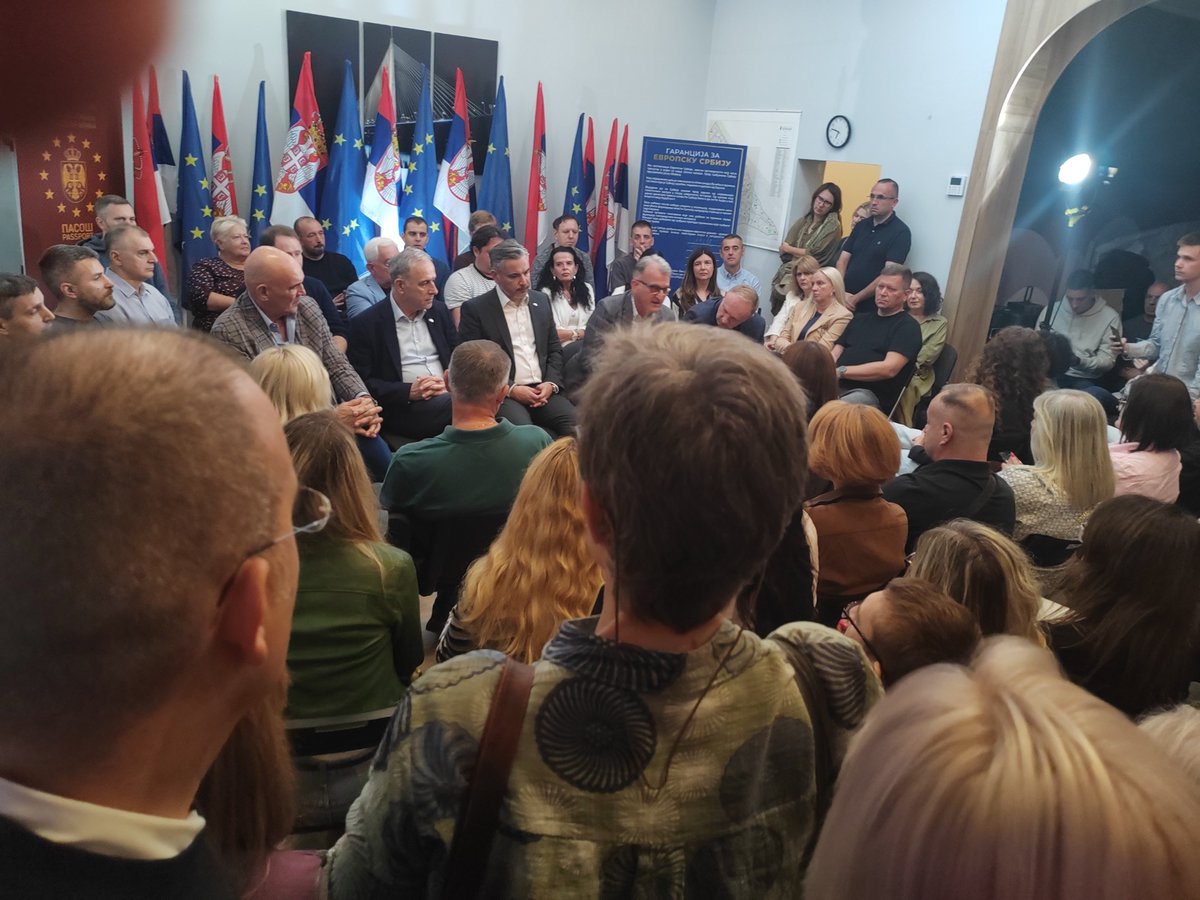 Draganjelenkov1's tweet photo. "Beograd je svet " 🇷🇸 &amp; 🇪🇺
Tribina "Evropska Srbija"   ✊ https://t.co/TlBOqJNGRN