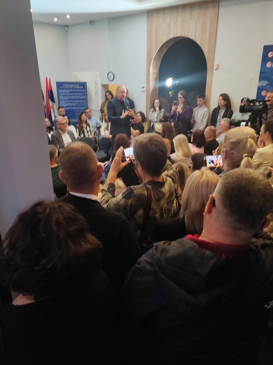Draganjelenkov1's tweet photo. "Beograd je svet " 🇷🇸 &amp; 🇪🇺
Tribina "Evropska Srbija"   ✊ https://t.co/TlBOqJNGRN