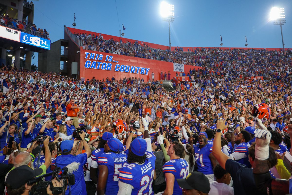 GrahamHall's tweet photo. BREAKING: The Florida Gators are a top-10 team in the country. 

UF made a significant leap in the AP Top 25 poll, jumping 13 spots from No. 21 to No. 8. 

READ: 
https://t.co/noARFjh7r0 https://t.co/kkfFPAHnm7