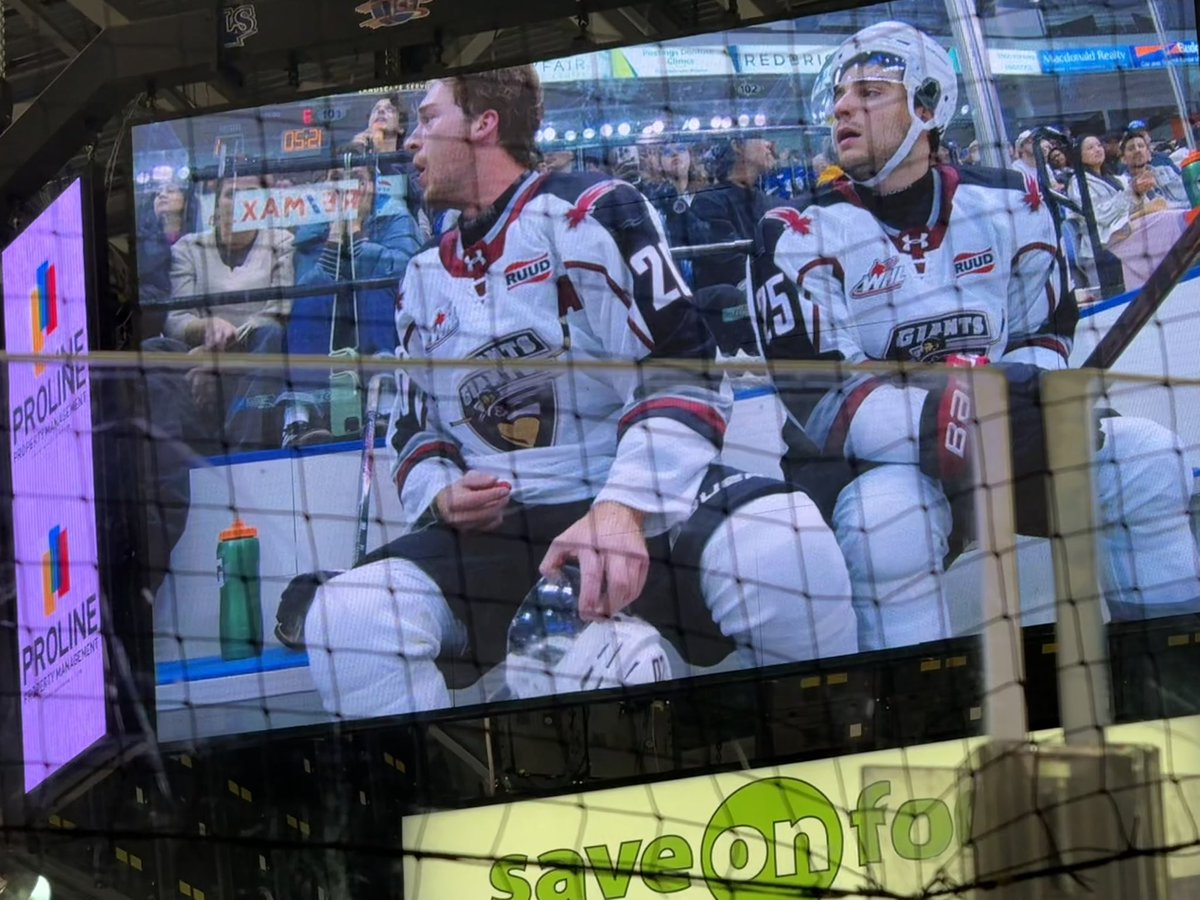 suomixnhl's tweet photo. 🤭🤭🤪 https://t.co/Adny0kSgVJ
