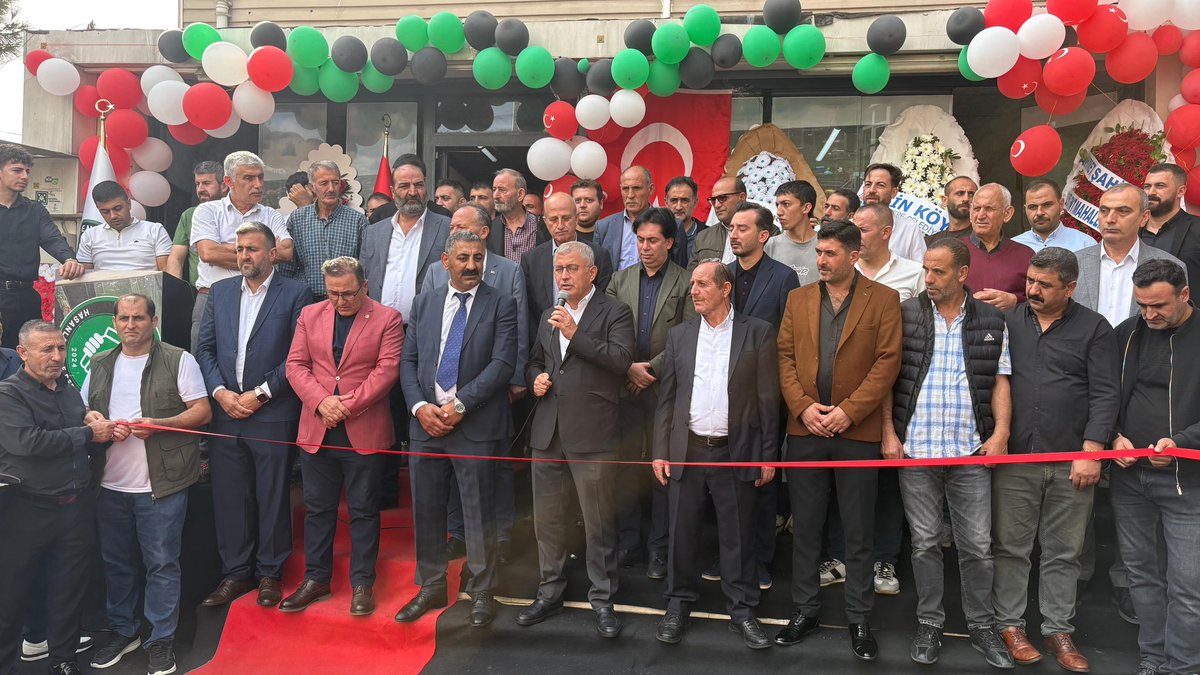 hilmiturkmen34's tweet photo. Bugün Maltepe’deydik, esnafımızla, hemşehrilerimizle ve teşkilatımızla bir araya geldik. Dinledik, sohbet ettik, gönüllere dokunduk.

Milletimizle aynı sofrayı, aynı sokağı, aynı duyguyu paylaşmak bize güç veriyor.

Emeği ve gayretiyle sahada olan tüm teşkilat mensuplarımıza teşekkür ediyorum. 🇹🇷