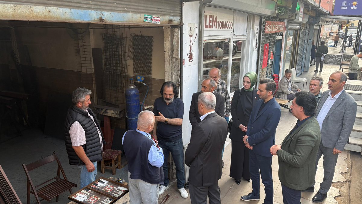 hilmiturkmen34's tweet photo. Bugün Maltepe’deydik, esnafımızla, hemşehrilerimizle ve teşkilatımızla bir araya geldik. Dinledik, sohbet ettik, gönüllere dokunduk.

Milletimizle aynı sofrayı, aynı sokağı, aynı duyguyu paylaşmak bize güç veriyor.

Emeği ve gayretiyle sahada olan tüm teşkilat mensuplarımıza teşekkür ediyorum. 🇹🇷