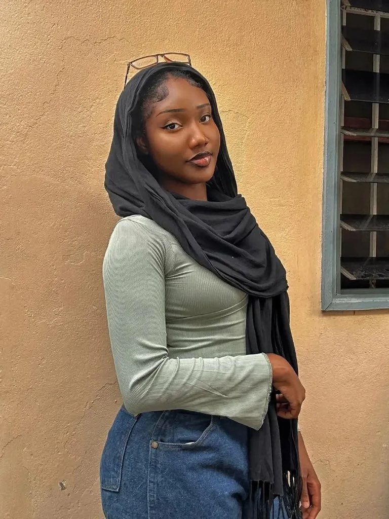 ikleemah1e's tweet photo. Can we chat on WhatsApp, say hi I send you my number?❤️ https://t.co/o092xcWjX1