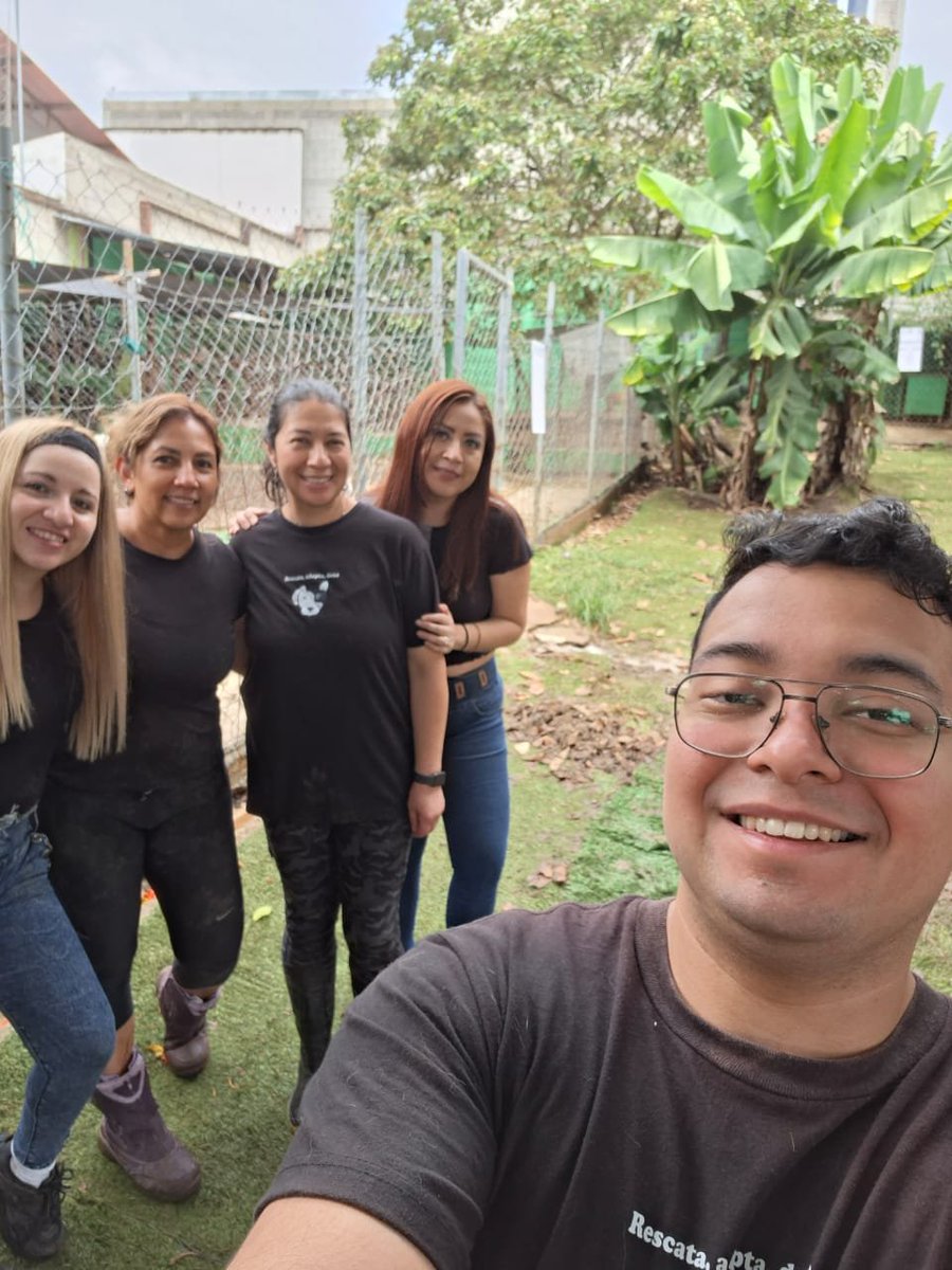 guatexanimales2's tweet photo. Nadie nos escribió para adopciones pero llegamos varios voluntarios a llevarles felicidad, paseos y amor .
#voluntarios https://t.co/YdqhDRwWjO