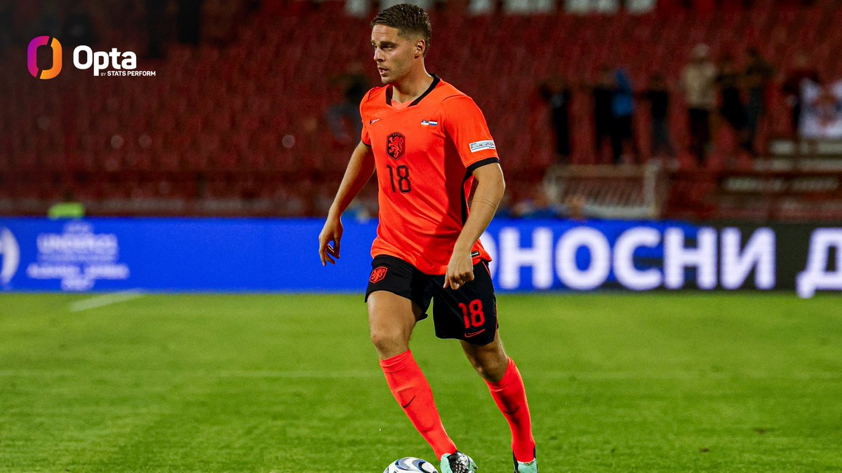 OptaJohan's tweet photo. 135 - Against Serbia, Joey Veerman became the first midfielder to have at least 135 touches in a match for the Netherlands since Wesley Sneijder on 16 November 2014 (147 against Latvia). Orchestrator. https://t.co/AIPhvSFtG1