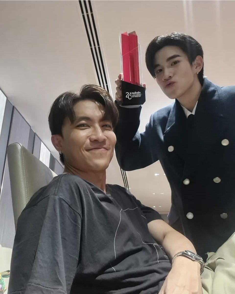 aydellch's tweet photo. From Li Ming to Tanrak with P'Aof 🥹🤍

CONGRATS FOURTH AND TANRAK
#FourthBLActorOfTheYear https://t.co/AQzb5mP8FD
