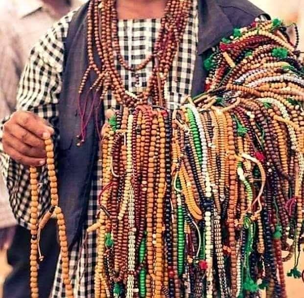 AbuKhadeejahSP's tweet photo. Ash-Shaykh Al-ʿAllāmah Ṣāliḥ al-Fawzān, may Allāh preserve him, said:

“Tasbih beads are among the distinguishing symbols of the Ṣūfīs — and your fingers are sufficient for you [to make dhikr].”

(Sharḥ Ighāthat al-Lahfān, 08-11-1436 AH) https://t.co/yAjjp5sJLH