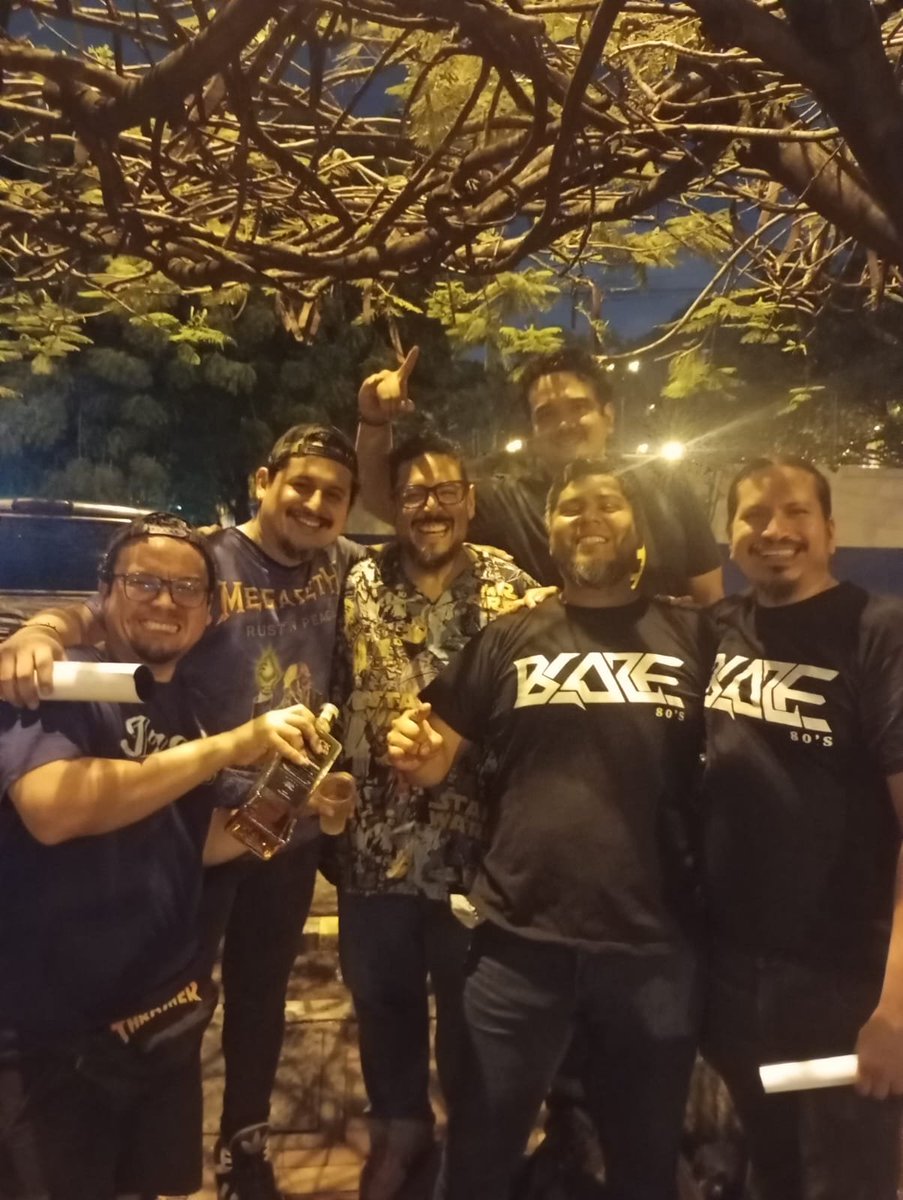 Deriel88's tweet photo. Anoche en #Guayaquil fue brutal lo de #Blaze
Estuvimos los que queremos ver a la escena RockGuayaca seguir haciendo conciertos y que el rock NUNCA se apague porque es cultura!

@pedritoortizjr Te portaste muy bacán con los posters y sentando de un empujón a ese malcriado 😅 jaja https://t.co/hQ49fzfV72