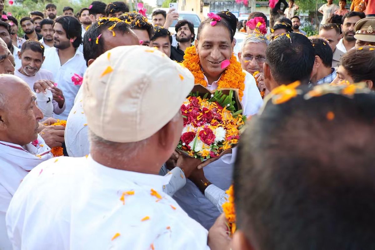 tejpalnagarMLA's tweet photo. 📍 ग्राम आनंदपुर | दादरी विधानसभा-62

आज ग्राम आनंदपुर में श्री कपिल प्रधान के फार्म पर आयोजित जनसंवाद कार्यक्रम में क्षेत्रवासियों से आत्मीय मुलाकात कर उनकी समस्याओं, सुझावों एवं अपेक्षाओं को ध्यानपूर्वक सुना।

जनता के बीच जाकर उनसे सीधा संवाद करना ही जनसेवा की असली ताकत है। क्षेत्र के विकास, जनहित और प्रत्येक नागरिक की समस्याओं के समाधान के लिए पूरी प्रतिबद्धता के साथ निरंतर कार्यरत हूँ।

आपका विश्वास मेरी ताकत है और आपकी सेवा मेरी जिम्मेदारी। इस अवसर पर दादरी देहात मंडल अध्यक्ष श्री भिखारी सिंह जी सहित अन्य गणमान्यजन उपस्थित रहे। #MLADadri

@narendramodi @AmitShah @NitinNabin @myogiadityanath @sunilbansalbjp @idharampalsingh @mppchaudhary @BrijeshSinghBJP @dr_maheshsharma @iabhishek4bjp @BJP4UP