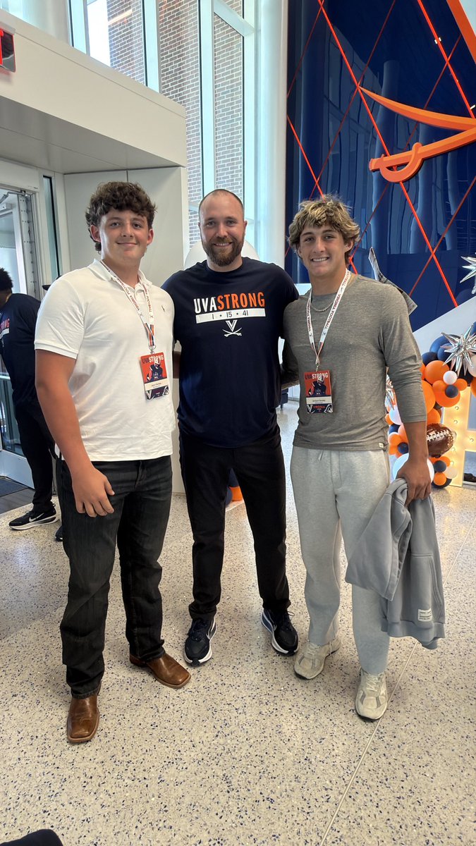 JayceOwnbey54's tweet photo. Awesome Win last night! It was great getting back to @UVAFootball and staying in touch with @Coach_TElliott @JoeyOrck 
@CoachLMartin 
@chrisjarrell_1 
#WinToday
@dwdanielFB 
@CoachChrisStone 
@Coach__TA 
@On3 
@RivalsHS 
@CodyBellaire 
@247recruiting 
@PRecruiting7 
@sixstarfootball 
@One11Recruiting
@fourquarterSC