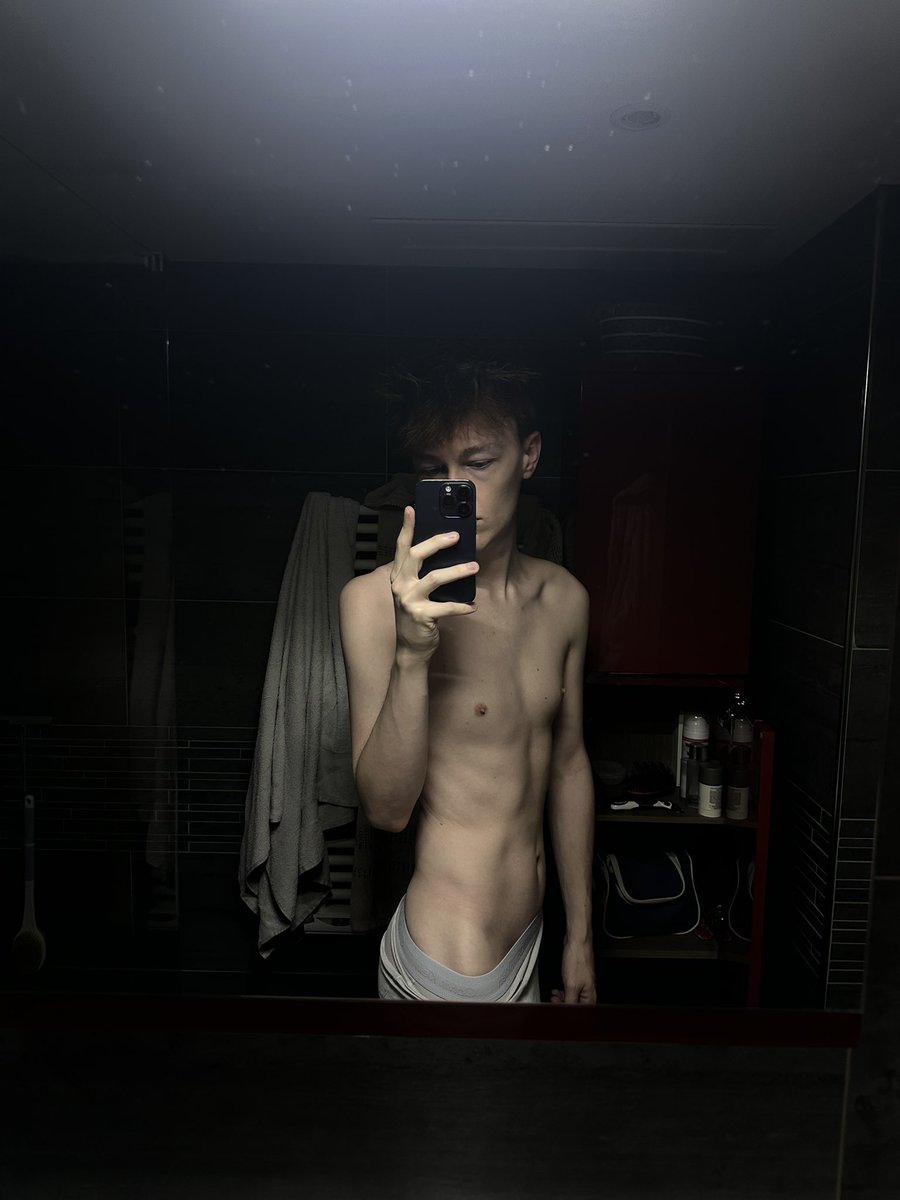 userntone's tweet photo. In / out #LGBTQIALeaveAreFalling https://t.co/8QmcTK52dJ