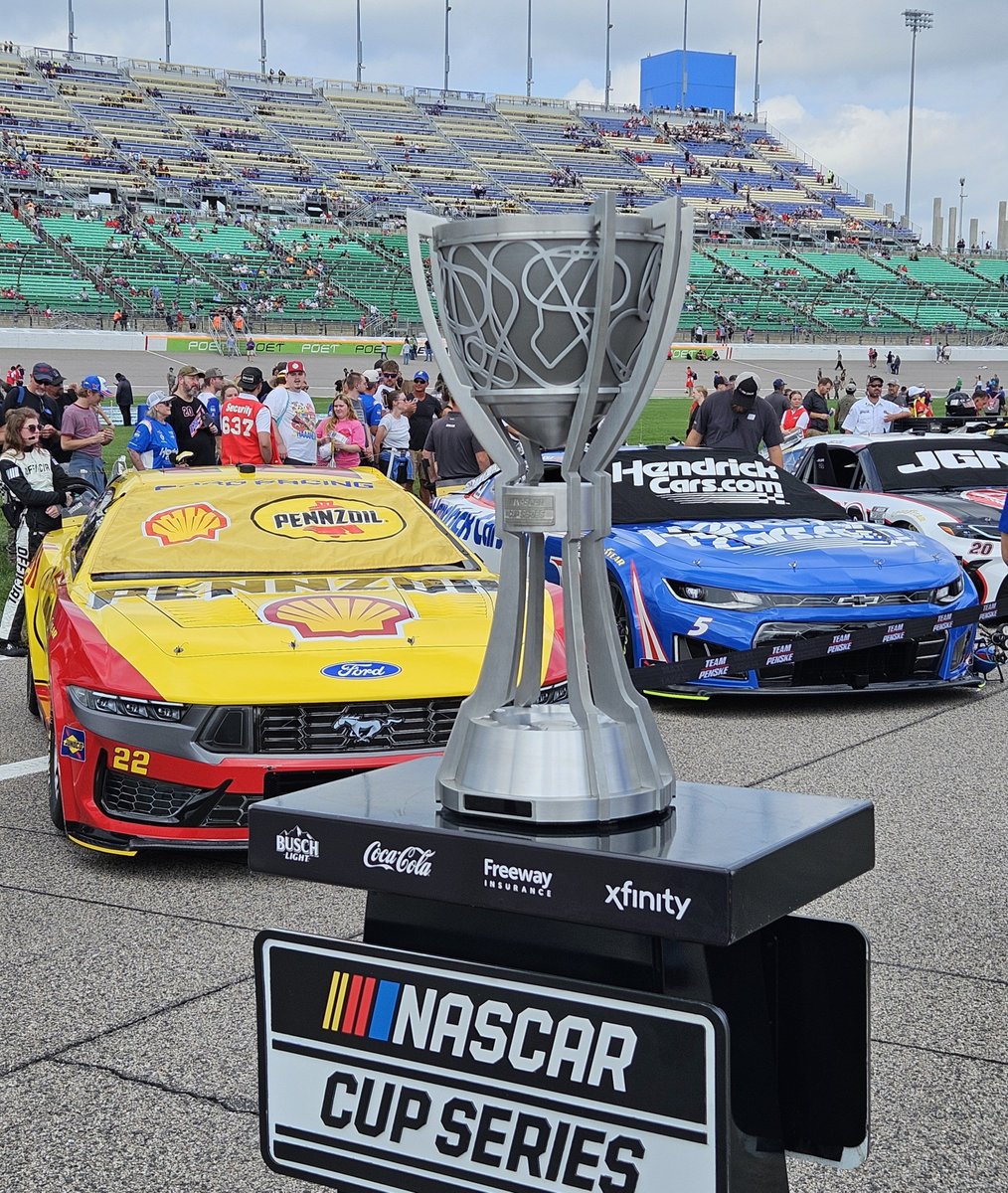 EricEstepp17's tweet photo. Race day in Kansas 🏁 https://t.co/xkcmWR2q8i
