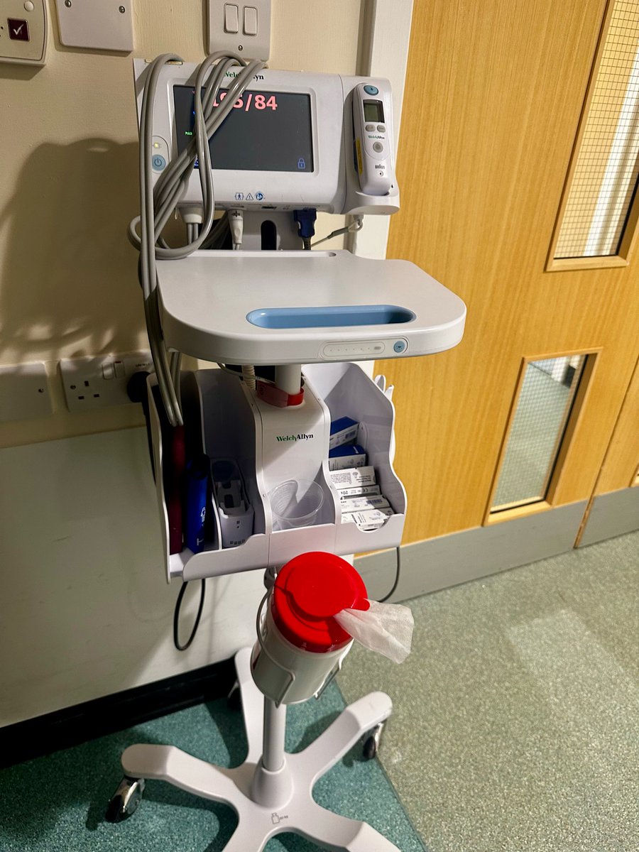 Physio_ArranK's tweet photo. Placement reflection - Respiratory and Cardiology 🫀🫁 

My second full-time placement as a student physiotherapist was across respiratory, medical and cardiology wards, where I gained experience managing patients with a range of acute and complex medical presentations. 👨‍⚕️ https://t.co/hJjR8jbVqb