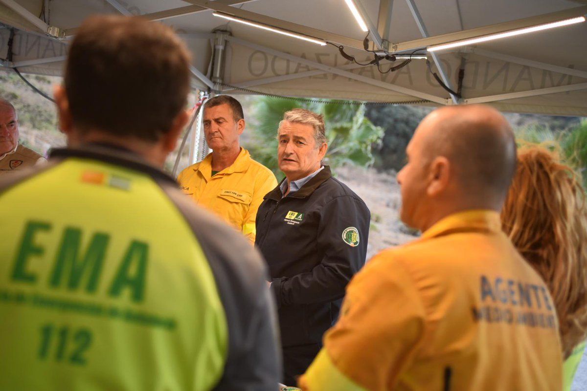 antoniosanz's tweet photo. 🔥 Buenas noticias en el #IFIgualeja. El incendio ha quedado ESTABILIZADO.

🏘️ Levantamos todas las medidas de protección a la población: finalizan los confinamientos de #Igualeja y #Parauta y regresan las 11 personas alejadas preventivamente.

🚒 🛣️ Solo se mantienen durante la noche las restricciones en la A-397.

Mi agradecimiento a todo el operativo de emergencia y a los vecinos por su colaboración.

Seguimos trabajando ahora hasta su control y extinción.
