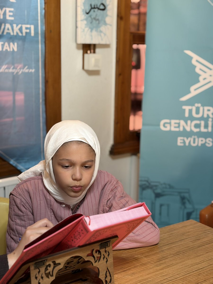 EyupsultanTUGVA's tweet photo. Kur’an’ın nuruyla güzelleşen gönüller… 🤍📖

Kız öğrencilerimizle Kur’an-ı Kerim derslerimizde; ayet ayet öğreniyor, okuyor ve birlikte ilerliyoruz. Her harfte ayrı bir güzellik, her derste yeni bir heyecan… 🌿 https://t.co/v4mXxHg8fX