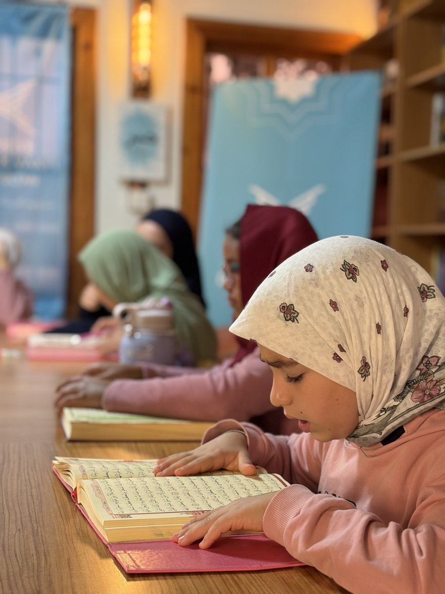 EyupsultanTUGVA's tweet photo. Kur’an’ın nuruyla güzelleşen gönüller… 🤍📖

Kız öğrencilerimizle Kur’an-ı Kerim derslerimizde; ayet ayet öğreniyor, okuyor ve birlikte ilerliyoruz. Her harfte ayrı bir güzellik, her derste yeni bir heyecan… 🌿 https://t.co/v4mXxHg8fX